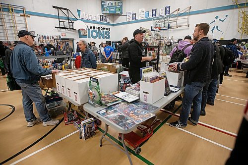 JOHN WOODS / WINNIPEG FREE PRESS
Dealers and buyers were on hand to pick up some comic deals at the Lansdowne Comic Con at Ecole Lansdowne in Winnipeg Sunday, February 23, 2020. 

Reporter: Standup