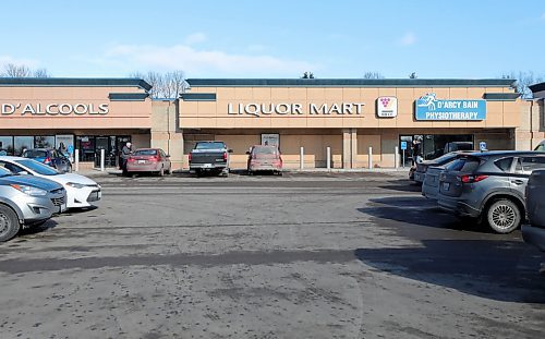 RUTH BONNEVILLE  /  WINNIPEG FREE PRESS 

Local - LC on Dakota 

Photo of the Liquor Mart (LC) on Dakota near Bishop Grandin Blvd. for story regarding theft and assault of a WPS officer. 


Feb 24th,, 2020
