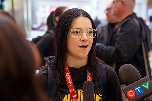 MIKE DEAL / WINNIPEG FREE PRESS
Team Manitoba skip Kerri Einarson after arriving at the Winnipeg James Armstrong International Airport Monday morning following her teams big win at the Scotties Tournament of Hearts in Moose Jaw, Sask. on Sunday.
200224 - Monday, February 24, 2020.