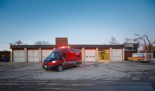 MIKE DEAL / WINNIPEG FREE PRESS
SQ102 heads out on a call from WFPS Station One at 65 Ellen Street Friday evening.
200221 - Friday, February 21, 2020.