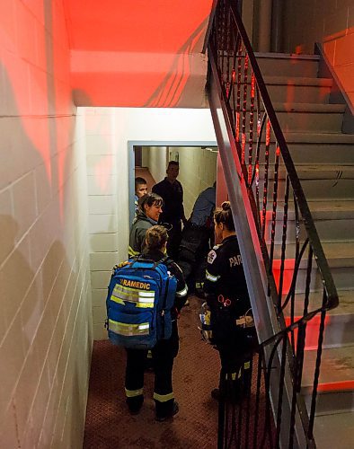 MIKE DEAL / WINNIPEG FREE PRESS
WFPS paramedics stand by as firefighters try to get into an apartment that has been barricaded by someone overdosing on drugs Friday evening.
200221 - Friday, February 21, 2020.