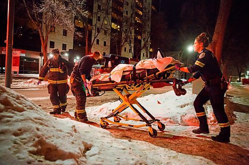 MIKE DEAL / WINNIPEG FREE PRESS
WFPS officers transport someone overdosing on drugs to an ambulance Friday evening.
200221 - Friday, February 21, 2020.