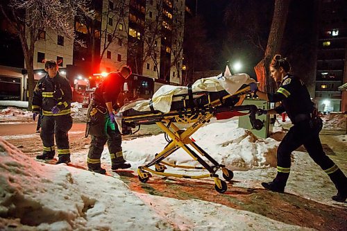 MIKE DEAL / WINNIPEG FREE PRESS
WFPS officers transport someone overdosing on drugs to an ambulance Friday evening.
200221 - Friday, February 21, 2020.