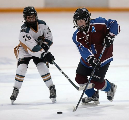 SHANNON VANRAES / WINNIPEG FREE PRESS
Miles Mac Buckeyes forward, Bella Coreau, fights Emma Pool of the Sturgeon Heights Huskies for the puck during a game at the St. James Civic Centre on February 25, 2020.