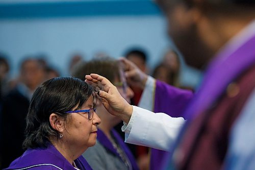 MIKE DEAL / WINNIPEG FREE PRESS
Parishioners receive the mark of the sign of the cross  during 11 a.m. mass on Ash Wednesday at St. Peter's Roman Catholic Church, 748 Keewatin Street.
200226 - Wednesday, February 26, 2020.