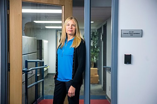 MIKAELA MACKENZIE / WINNIPEG FREE PRESS

The Winnipeg Police Service's Internet Child Exploitation unit Sgt. Lisa Bryce poses for a portrait by their office in Winnipeg on Friday, Feb. 28, 2020. For Dean Pritchard story.
Winnipeg Free Press 2019.