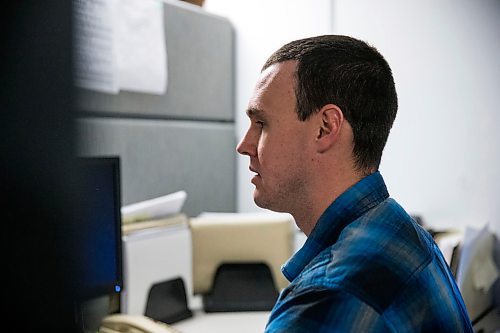 MIKAELA MACKENZIE / WINNIPEG FREE PRESS

Chad Black, detective with the Winnipeg Police Service's Internet Child Exploitation unit, poses for a portrait in their office in Winnipeg on Friday, Feb. 28, 2020. For Dean Pritchard story.
Winnipeg Free Press 2019.