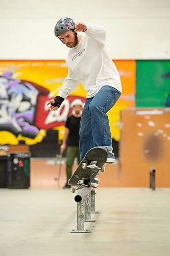 Mike Sudoma / Winnipeg Free Press
Jared Arnason 5-0 grinds a flat rail at the Edge Indoor Skatepark Friday evening
February 28, 2020