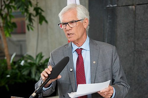 MIKE DEAL / WINNIPEG FREE PRESS
MP Jim Carr (Winnipeg South Centre), the prime ministers special advisor for the Prairies, on behalf of Catherine McKenna, minister of infrastructure and communities, Central Services Minister Reg Helwer and Jay Grewal, president and CEO of Manitoba Hydro, announced funding for the Birtle Transmission Line linking Saskatchewan to Manitobas green, renewable energy. 
The Government of Canada is investing more than $18.7 million, and the government of Manitoba is contributing more than $42 million, in this project through the Green Infrastructure Stream of the Investing in Canada Plan. 
200302 - Monday, March 02, 2020.