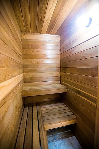 MIKAELA MACKENZIE / WINNIPEG FREE PRESS

The sauna in the main floor bathroom at 762 South Drive in Winnipeg on Monday, March 2, 2020. For Todd Lewys story.
Winnipeg Free Press 2019.