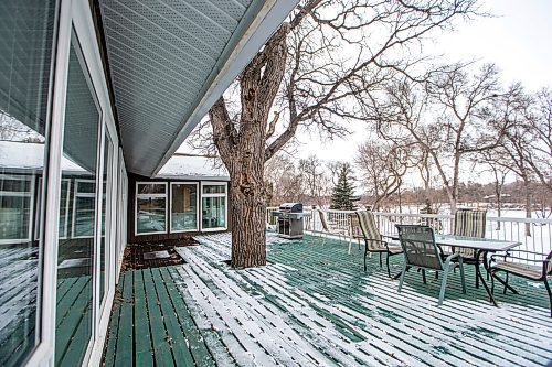 MIKAELA MACKENZIE / WINNIPEG FREE PRESS

The back deck at 762 South Drive in Winnipeg on Monday, March 2, 2020. For Todd Lewys story.
Winnipeg Free Press 2019.