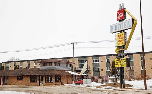 MIKE DEAL / WINNIPEG FREE PRESS
The Capri Motel at 1819 Pembina Hwy.
200302 - Monday, March 02, 2020.