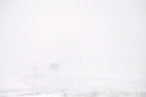 JOHN WOODS / WINNIPEG FREE PRESS
Drivers make their way through snow on the McGillivray blvd in Winnipeg Monday, March 2, 2020. 

Reporter: standup