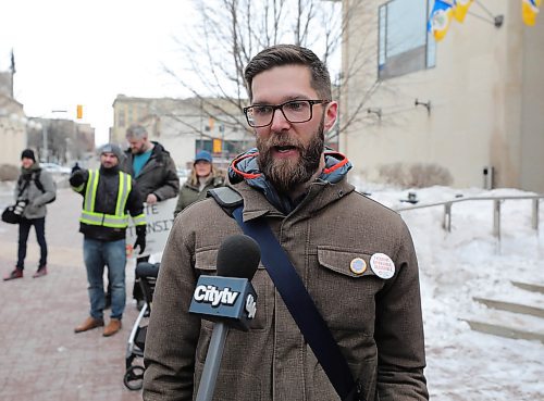 RUTH BONNEVILLE  /  WINNIPEG FREE PRESS 


Local - Transit rally

Photo of Derek Koop with Funtional Transit, being interviewed by the media at rally Monday. 

The Amalgamated Transit Union 1505, Budget For All and Functional Transit Winnipeg hold rally at City Hall calling on Mayor Brian Bowman and Winnipeg City Council to invest in public transit in the upcoming city budget.

March 2nd,  2020
