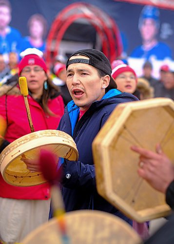 Mike Sudoma / Winnipeg Free Press
Loud Eagle Drum Group leading a round dance during the Hometown Hockey event in Peguis First Nation Saturday afternoon
February 29, 2020