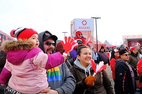 Mike Sudoma / Winnipeg Free Press
Peguis Community members and event attendees join together and watch as the Hometown Hockey program is broadcast from the mobile studio inside of Peguis First Nation Saturday evening
February 29, 2020