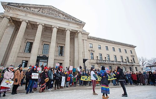 MIKE DEAL / WINNIPEG FREE PRESS
University students from the UofW and UofM rally outside the Manitoba Legislature during the noon hour as part of a nationwide student walk-out in solidarity with Wetsuweten hereditary chiefs Wednesday.
200304 - Wednesday, March 04, 2020.