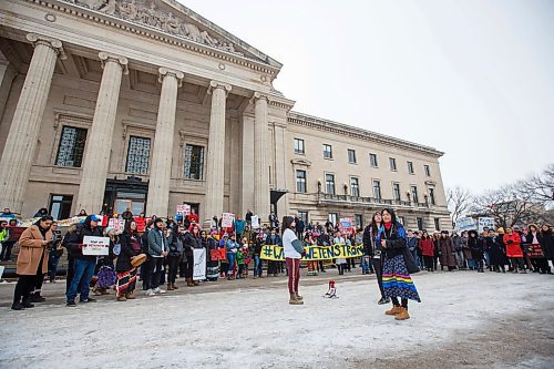 MIKE DEAL / WINNIPEG FREE PRESS
University students from the UofW and UofM rally outside the Manitoba Legislature during the noon hour as part of a nationwide student walk-out in solidarity with Wetsuweten hereditary chiefs Wednesday.
200304 - Wednesday, March 04, 2020.