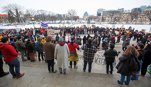 MIKE DEAL / WINNIPEG FREE PRESS
University students from the UofW and UofM rally outside the Manitoba Legislature during the noon hour as part of a nationwide student walk-out in solidarity with Wetsuweten hereditary chiefs Wednesday.
200304 - Wednesday, March 04, 2020.