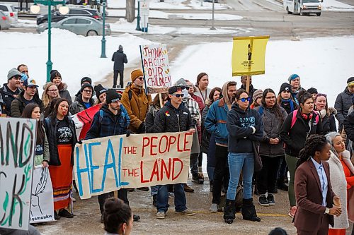 MIKE DEAL / WINNIPEG FREE PRESS
University students from the UofW and UofM rally outside the Manitoba Legislature during the noon hour as part of a nationwide student walk-out in solidarity with Wetsuweten hereditary chiefs Wednesday.
200304 - Wednesday, March 04, 2020.