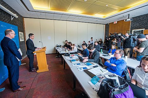 MIKAELA MACKENZIE / WINNIPEG FREE PRESS

Mayor Brian Bowman (at podium) and councillor Scott Gillingham speak to media about the 2020 budget at City Hall in Winnipeg on Friday, March 6, 2020. 
Winnipeg Free Press 2019.