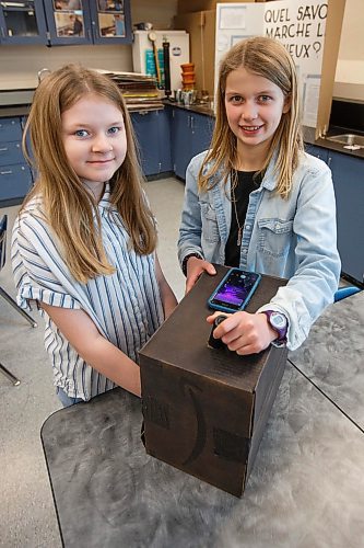 MIKE DEAL / WINNIPEG FREE PRESS
As worries ramp up about the spread of COVID-19, two students, (from left) Jillian Everton, 12, and Sadie Wiebe, 12, at College Churchill have put together a timely science fair project on effective hand-washing methods. Their project found that the effectiveness of hand-washing comes down to not the type, cost or perceived quality of soap, but rather the proper washing method and duration.
Jillian Everton and Sadie Wiebe with their blacklight box that they made to show which soap and washing techniques worked best.
200306 - Friday, March 06, 2020.