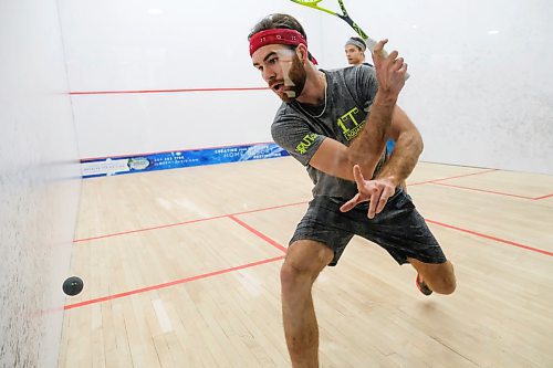 Daniel Crump / Winnipeg Free Press.¤Connor Turk (black) vs Andrew Thiessen (grey) at the Winnipeg Squash Racquet Club. March 6, 2020.