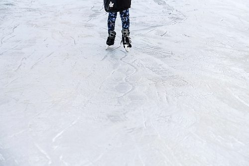 Daniel Crump / Winnipeg Free Press.¤Avery Leonhart, age 7, skates on slushy ice under the canopy at the Fork on a warm Saturday afternoon. March 7, 2020.
