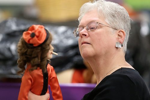 SHANNON VANRAES / WINNIPEG FREE PRESS
Lorraine Iverach examines a doll at a West End warehouse used by Hedy McClelland to store collectables on March 6, 2020.