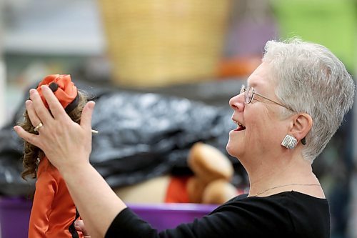 SHANNON VANRAES / WINNIPEG FREE PRESS
Lorraine Iverach reacts to a doll at a West End warehouse used by Hedy McClelland to store collectables on March 6, 2020.