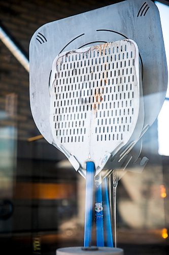 MIKAELA MACKENZIE / WINNIPEG FREE PRESS

Pizza peels through the window of Tommy's Pizzeria on Corydon in Winnipeg on Tuesday, March 10, 2020. 
Winnipeg Free Press 2019.