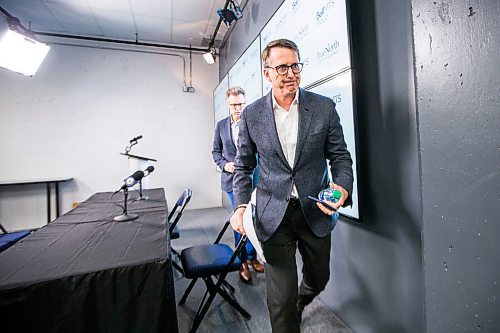 MIKAELA MACKENZIE / WINNIPEG FREE PRESS

Mark Chipman, executive chairman at True North Sports + Entertainment, walks away from the podium after speaking to the media at Bell MTS Place in Winnipeg on Thursday, March 12, 2020. For Jay Bell story.
Winnipeg Free Press 2019.