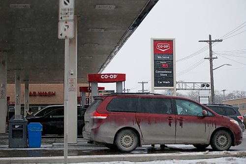 JOHN WOODS / WINNIPEG FREE PRESS
Gas prices dropped to 79.9 at most stations in Winnipeg Sunday, March 15, 2020. 

Reporter: ?