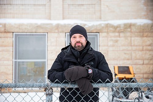 MIKAELA MACKENZIE / WINNIPEG FREE PRESS

Leo Fernandes drops his six-year-old off at Laura Secord School in Winnipeg on Monday, March 16, 2020. 
Winnipeg Free Press 2019.