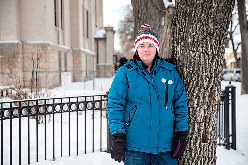 MIKAELA MACKENZIE / WINNIPEG FREE PRESS

Leigh Nash drops her 10-year-old off at Laura Secord School in Winnipeg on Monday, March 16, 2020. 
Winnipeg Free Press 2019.