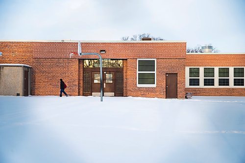 MIKAELA MACKENZIE / WINNIPEG FREE PRESS

Students trickle in at Sargent Park School in Winnipeg on Monday, March 16, 2020. 
Winnipeg Free Press 2019.