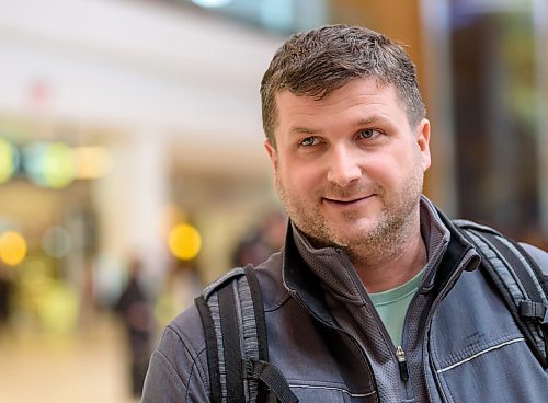 JESSE BOILY / WINNIPEG FREE PRESS
Yury Doloshyl arrived at the Winnipeg James Armstrong Richardson International Airport from Philadelphia on Monday afternoon.  Monday, March 16, 2020
Reporter: Malak Abas