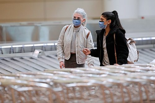 JOHN WOODS / WINNIPEG FREE PRESS
Passengers arrive at the international airport in Winnipeg Monday, March 16, 2020. 

Reporter: ?