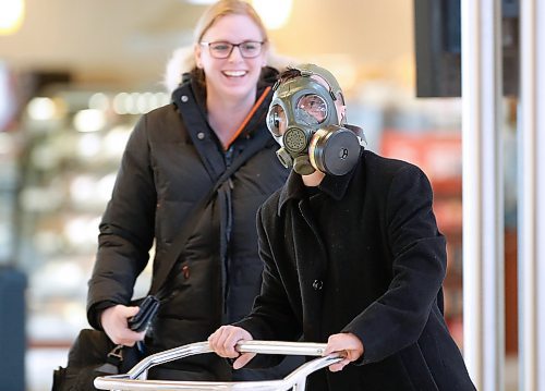 JOHN WOODS / WINNIPEG FREE PRESS
Passengers arrive at the international airport in Winnipeg Monday, March 16, 2020. 

Reporter: ?