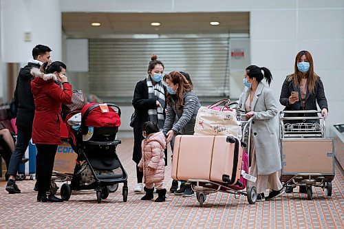 JOHN WOODS / WINNIPEG FREE PRESS
People gather their luggage at the international airport in Winnipeg Monday, March 16, 2020. 

Reporter: ?