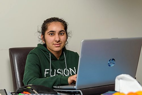 JESSE BOILY / WINNIPEG FREE PRESS
Divya Sharma, a grade 10 Fort Richmond Collegiate student, updates her Edbsy portfolio to inform her teachers of her progress to the online classes at her home on Tuesday, March 17, 2020. The app is available on her phone and her computer. 
Reporter: Maggie Macintosh