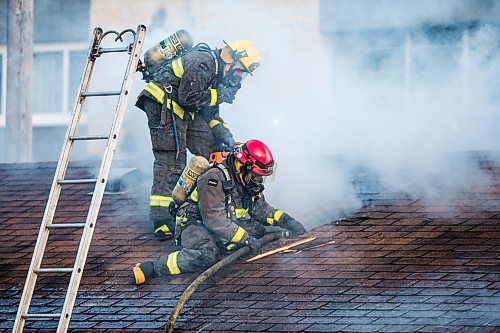 MIKAELA MACKENZIE / WINNIPEG FREE PRESS

Firefighters on the scene of a fire at the Capri Motel in Winnipeg on Wednesday, March 18, 2020.
Winnipeg Free Press 2020