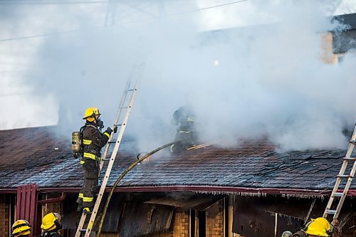 MIKAELA MACKENZIE / WINNIPEG FREE PRESS

Firefighters on the scene of a fire at the Capri Motel in Winnipeg on Wednesday, March 18, 2020.
Winnipeg Free Press 2020