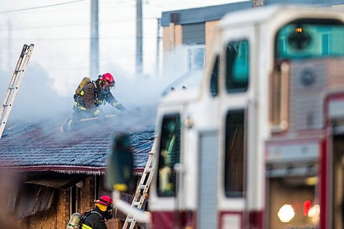 MIKAELA MACKENZIE / WINNIPEG FREE PRESS

Firefighters on the scene of a fire at the Capri Motel in Winnipeg on Wednesday, March 18, 2020.
Winnipeg Free Press 2020