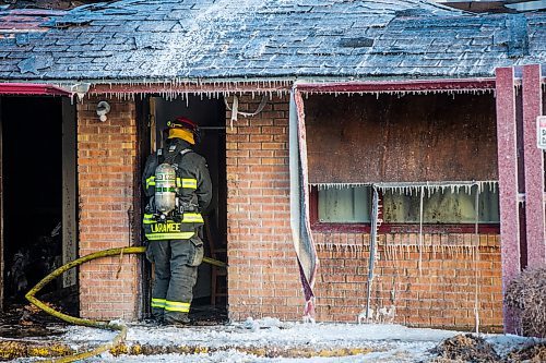 MIKAELA MACKENZIE / WINNIPEG FREE PRESS

Firefighters on the scene of a fire at the Capri Motel in Winnipeg on Wednesday, March 18, 2020.
Winnipeg Free Press 2020