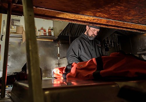 JESSE BOILY / WINNIPEG FREE PRESS
Tony Siwicki, the owner of Silver Heights Restaurant, puts together a take out order at his restaurant in Winnipeg on Wednesday, March 18, 2020.
Reporter: Martin Cash