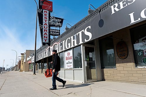 JESSE BOILY / WINNIPEG FREE PRESS
Tony Siwicki, the owner of Silver Heights Restaurant, takes a delivery out in Winnipeg on Wednesday, March 18, 2020.
Reporter: Martin Cash