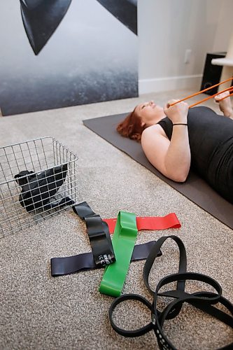 JOHN WOODS / WINNIPEG FREE PRESS
Jennifer Karton, who has a nineteen month old toddler, has adapted and changed her gym routine to working out at home in Winnipeg Wednesday, March 18, 2020. 

Reporter: Carnevale