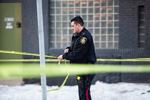 MIKAELA MACKENZIE / WINNIPEG FREE PRESS

A police presence on Burrows Avenue between McGregor Street and Andrews Street in Winnipeg on Thursday, March 19, 2020. 
Winnipeg Free Press 2020