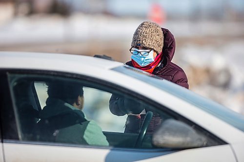 MIKAELA MACKENZIE / WINNIPEG FREE PRESS

Nurses ask preliminary questions at the drive-through COVID-19 testing centre in Selkirk on Thursday, March 19, 2020. For JS story.
Winnipeg Free Press 2020